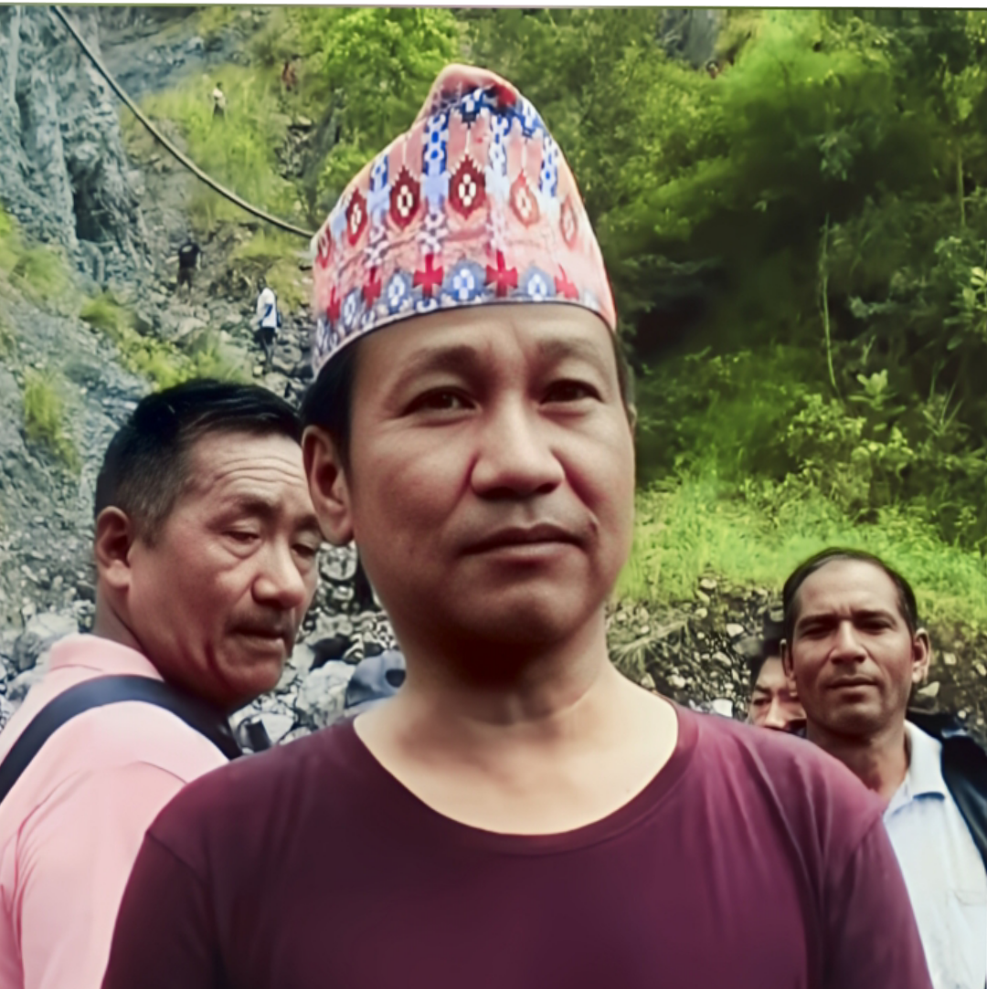 पत्रकारलाई धम्क्याएको आरोपमा हर्क साम्पाङविरुद्ध प्रहरीमा उजुरी