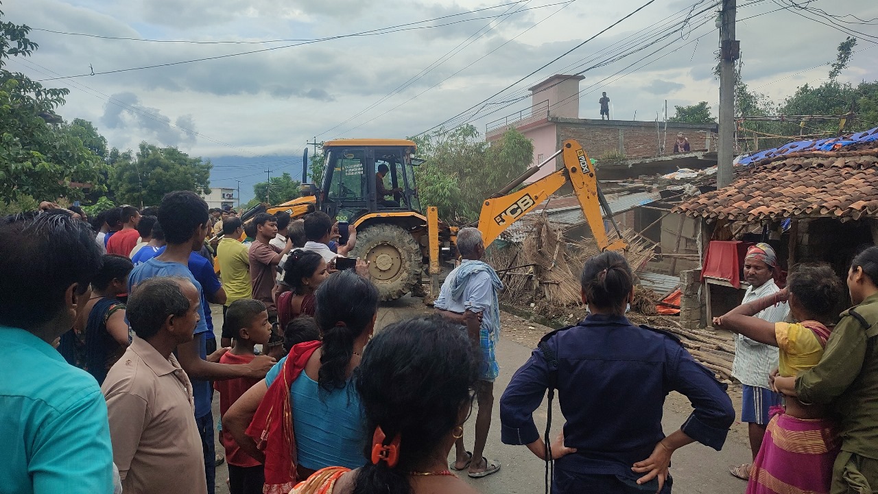 अतिक्रमित जमीन खाली गराएर अस्पताल,खेलमैदान र प्रशासनिक भवन बनाउदै सरावल