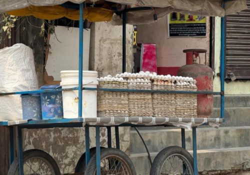 नवलपरासीमा प्रतिबन्धित सेतो अण्डा खुलेयाम बिक्रि, किसान मर्कामा