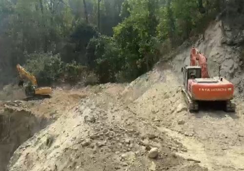 सुख्खा पहिरोले अवरुद्ध दाउन्ने सडक दुईतर्फी सञ्चालन