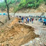 सडक भासिएपछि दाउन्नेमा गएराति देखि दुईतर्फी राजमार्ग अवरुद्ध