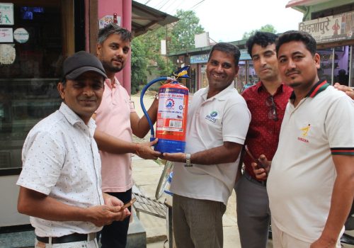 बर्दघाट उद्योग ब्यापार संघद्वारा बजार क्षेत्रमा अग्नि नियन्त्रण स्प्रे जडान
