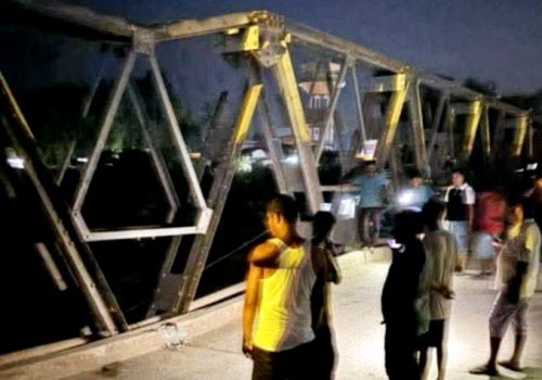 ओभरलोडले चोरमाराको पुल भाचियो,पुर्व पश्चिम् राजमार्ग अवरुद्ध