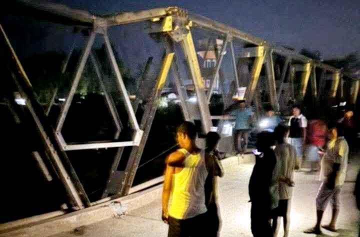 ओभरलोडले चोरमाराको पुल भाचियो,पुर्व पश्चिम् राजमार्ग अवरुद्ध