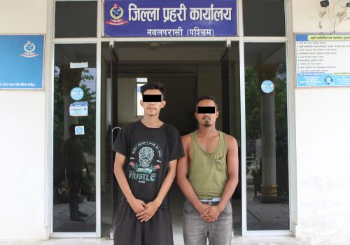 सुनवलबाट अवैध रुपमा गोरु ओसार पसार गर्ने दुईजना ट्रक सहित पक्राउ
