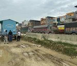 जाममा परेका यात्रुलाई नगरपालिकाको घुम्ती शौचालय