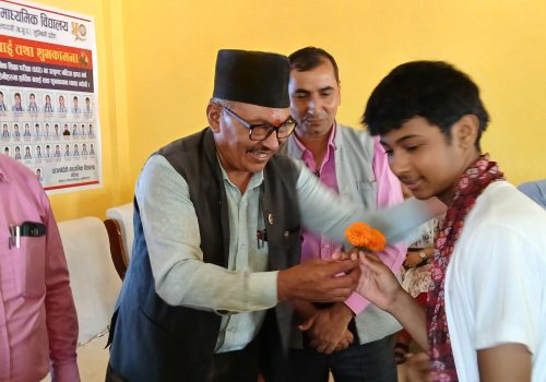 दाउन्नेदेवी मा.बि.मा शिक्षक अभिभावक र विद्यार्थीलाई सम्मान