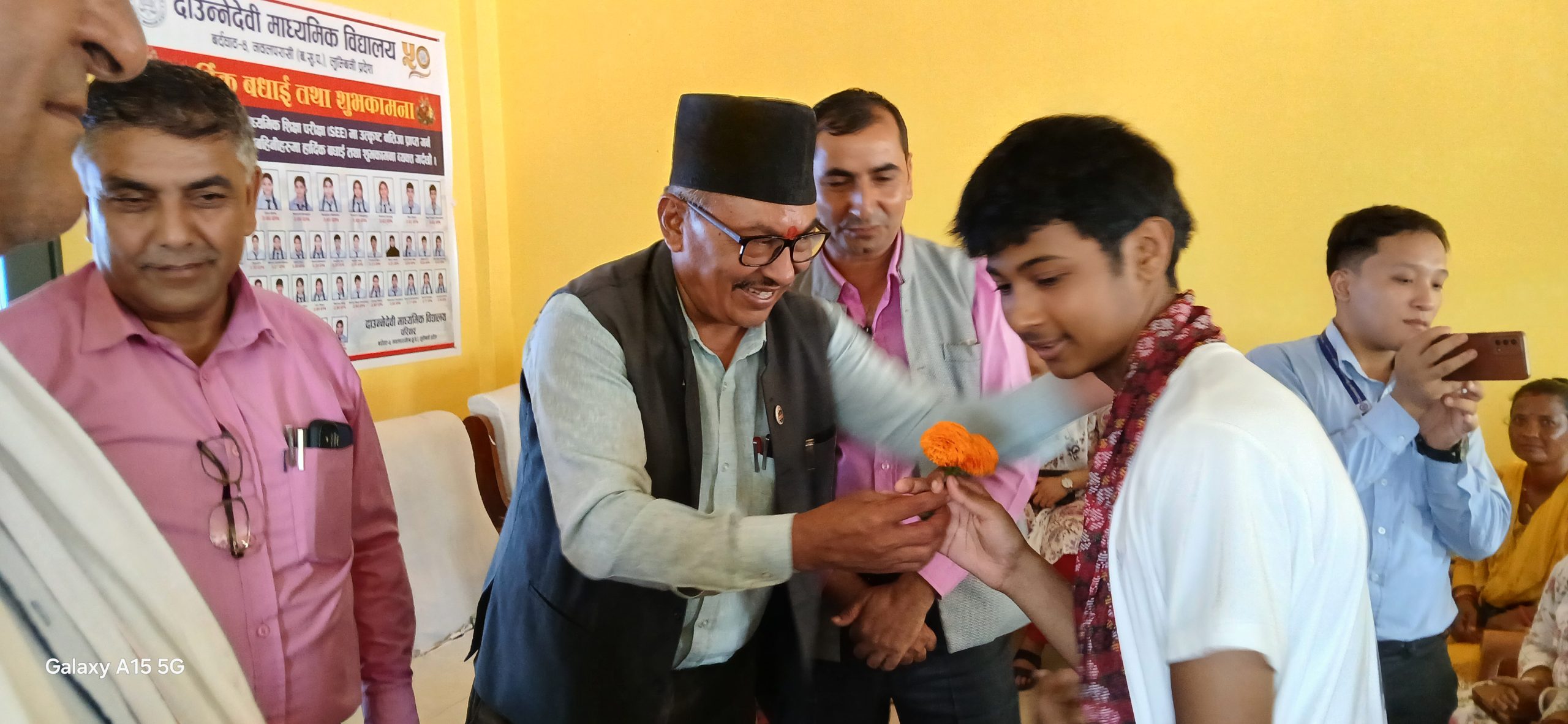 दाउन्नेदेवी मा.बि.मा शिक्षक अभिभावक र विद्यार्थीलाई सम्मान