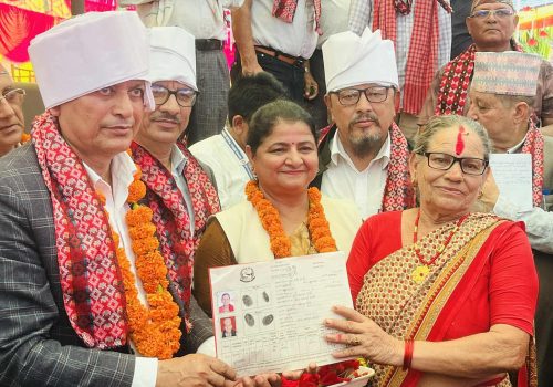 सुनवलमा १ सय ५५ जना अव्यवस्थित बसोबासीलाई जग्गाधनी पुर्जा
