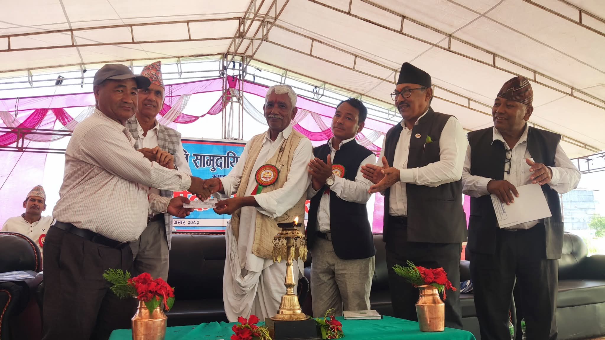 सहिद स्मृति अस्पतालको साधारण सभा :अस्पतालको विकासमा एकजुट हुनुपर्नेमा जोड