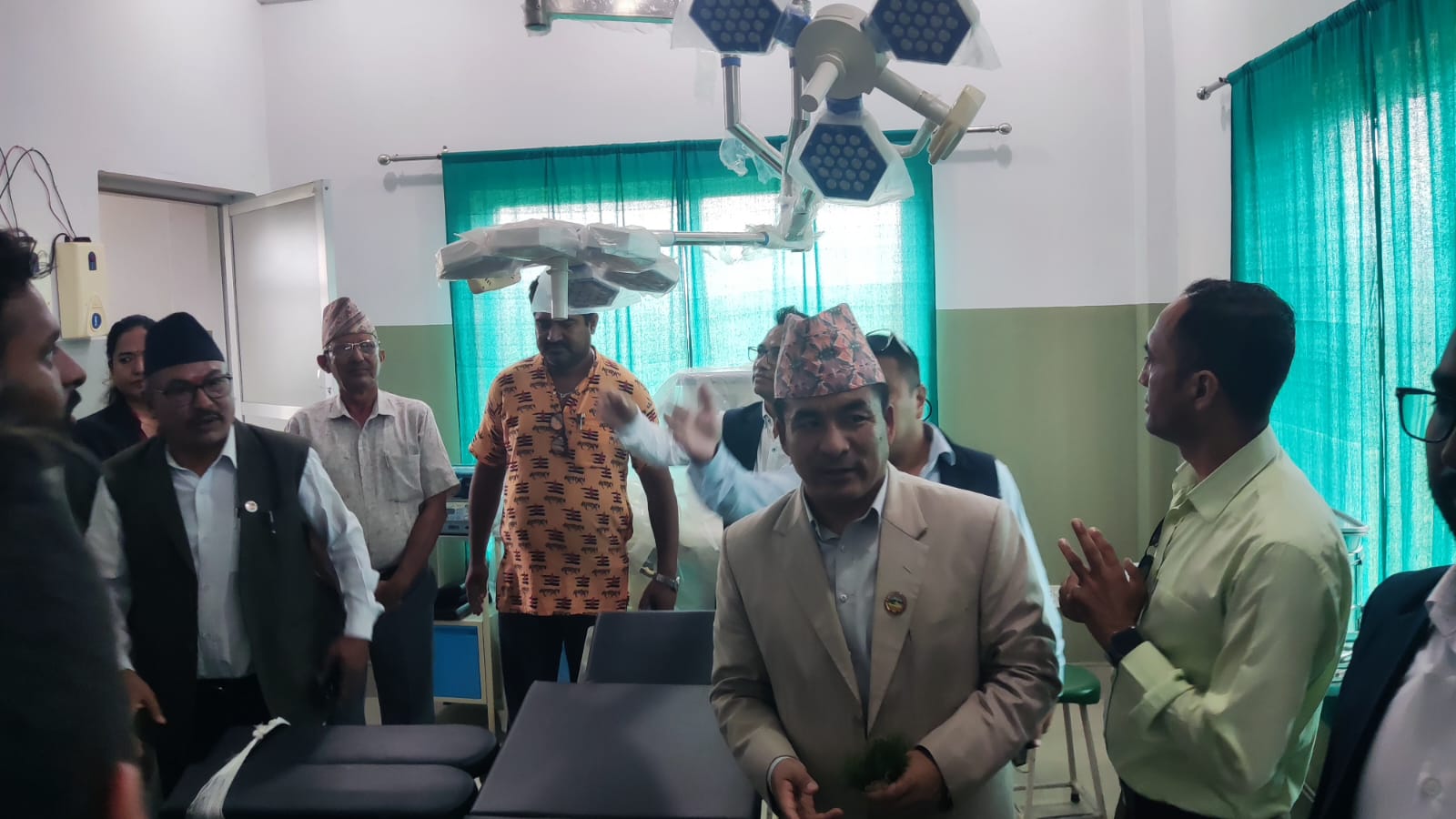 नगरका अस्पताललाई उपकरण र चिकित्सक उपलब्ध गराउने स्वास्थ्य मन्त्रीको प्रतिबद्धता 