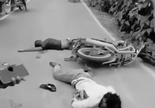 नवलपरासीमा बसको ठक्करबाट दुई युवाको ज्यान गयो