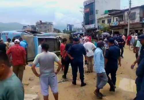 बर्दघाटमा बस पल्टिँदा एक जनाको मृत्यु,३ जनाको अवस्था गम्भीर