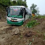 पहिरो खस्दा दाउन्ने सडक पुर्ण रुपमा अवरुद्ध
