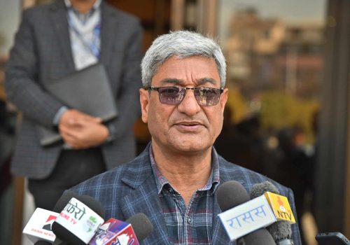 राजीनामा दिएका गृहमन्त्री रमेश लेखकको घरमा आगजनी, सुरक्षाकर्मी भागे